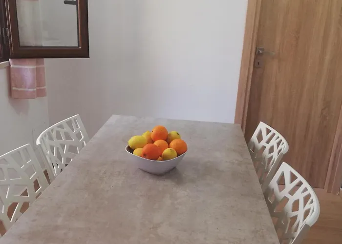 度假居 Casa Giulia 卡斯泰拉马莱